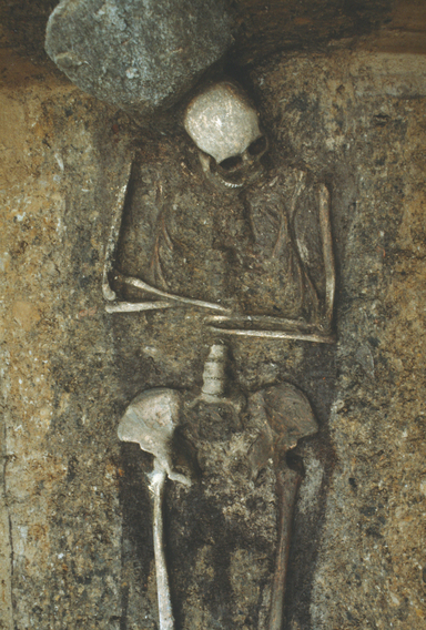 Mit einem Stein beschwerter (Un)Toter aus dem Kloster Harsefeld. (Foto: Kreisarchäologie Stade)