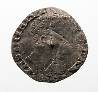 Foto einer auf der Burg gefundenen Silbermünze des spanischen Königs Philip II., die im 16. Jh. in den spanischen Niederlanden geprägt worden ist. © Kreisarchäologie / Daniel Nösler