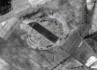 Auf einem historischen Luftbild der Royal Air Force ist die Wallanlage noch gut zu erkennen (Foto: luftbilddatenbank.de)
