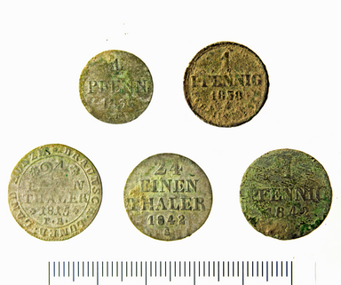 Münzen des 19. Jahrhunderts, die von den Besuchern des Gasthauses verloren wurden (Foto: Dietrich Alsdorf, Lkr. Stade)