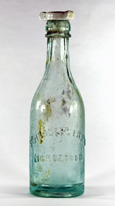Mineralwasserflasche "Schröders Erben". (Foto: Dietrich Alsdorf)
